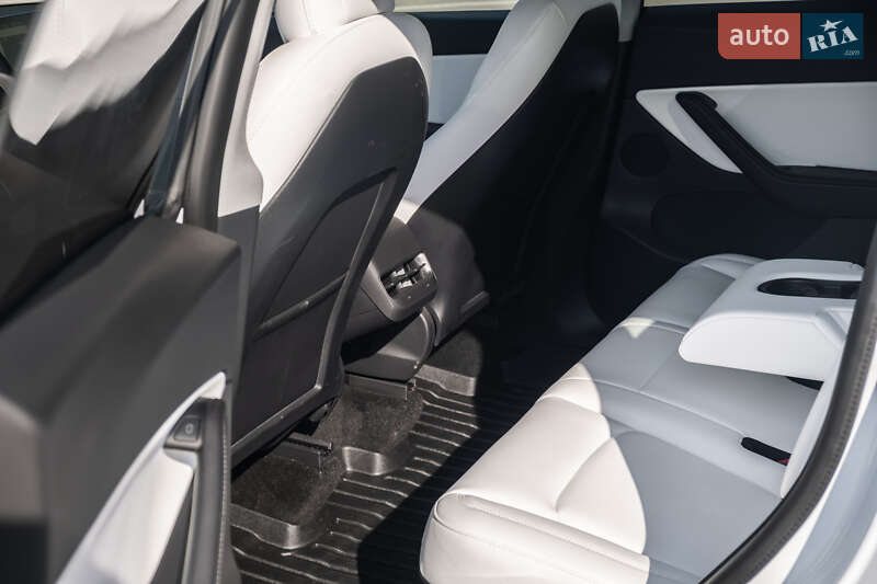 Внедорожник / Кроссовер Tesla Model Y 2021 в Киеве