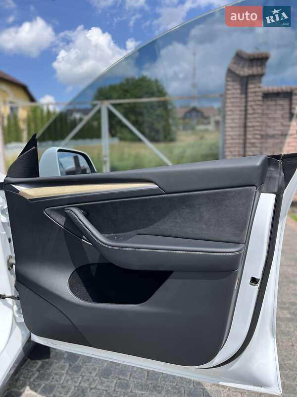 Внедорожник / Кроссовер Tesla Model Y 2023 в Хмельницком