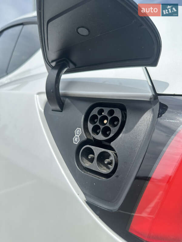 Внедорожник / Кроссовер Tesla Model Y 2021 в Киеве