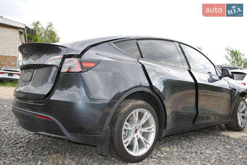 Внедорожник / Кроссовер Tesla Model Y 2024 в 