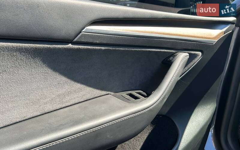 Позашляховик / Кросовер Tesla Model Y 2023 в Чернівцях