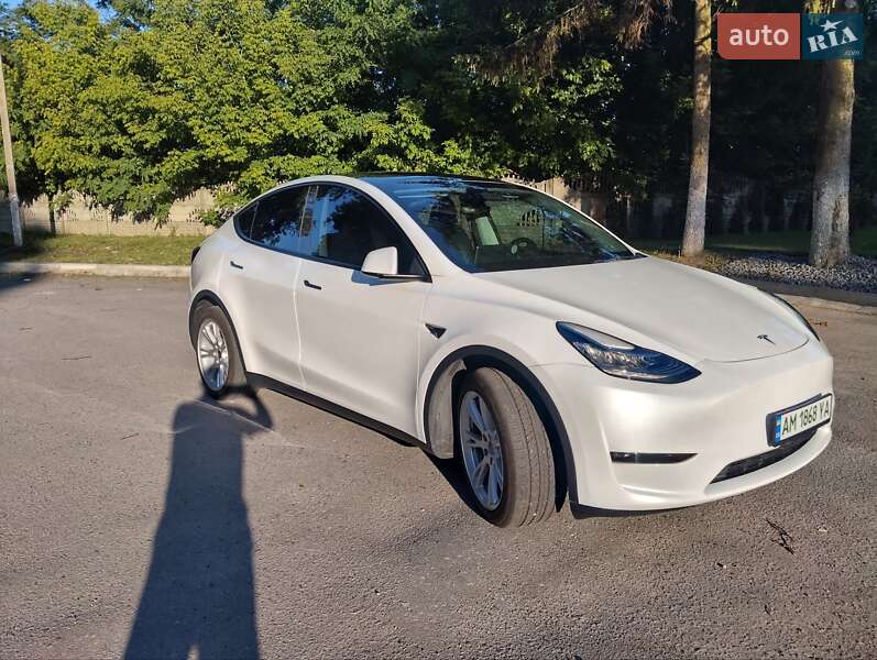 Tesla Model Y 2023