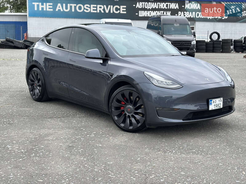Внедорожник / Кроссовер Tesla Model Y 2020 в Киеве