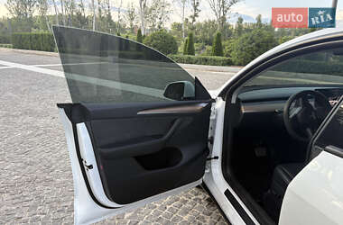 Внедорожник / Кроссовер Tesla Model Y 2023 в 