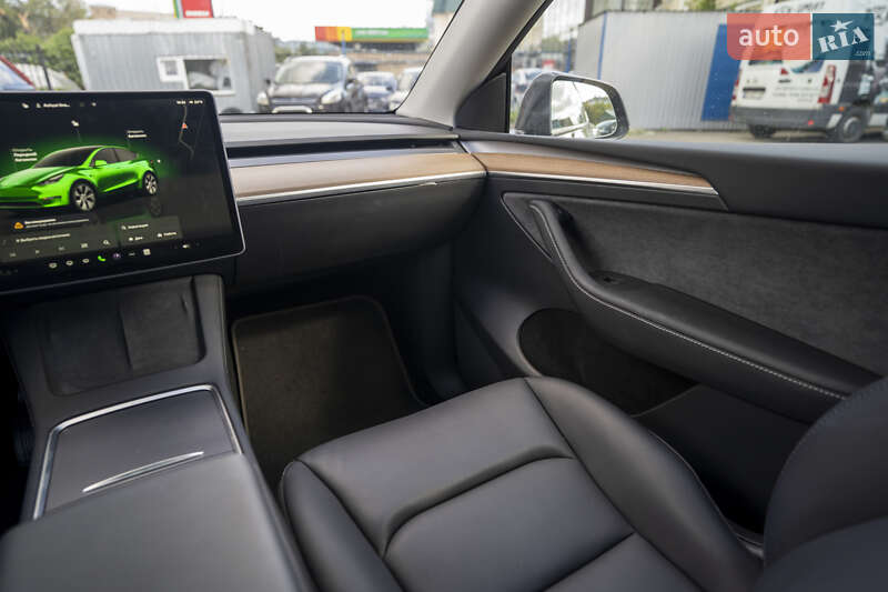 Внедорожник / Кроссовер Tesla Model Y 2023 в Киеве