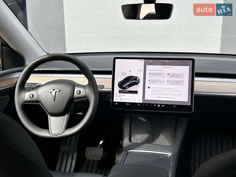Внедорожник / Кроссовер Tesla Model Y 2024 в Киеве