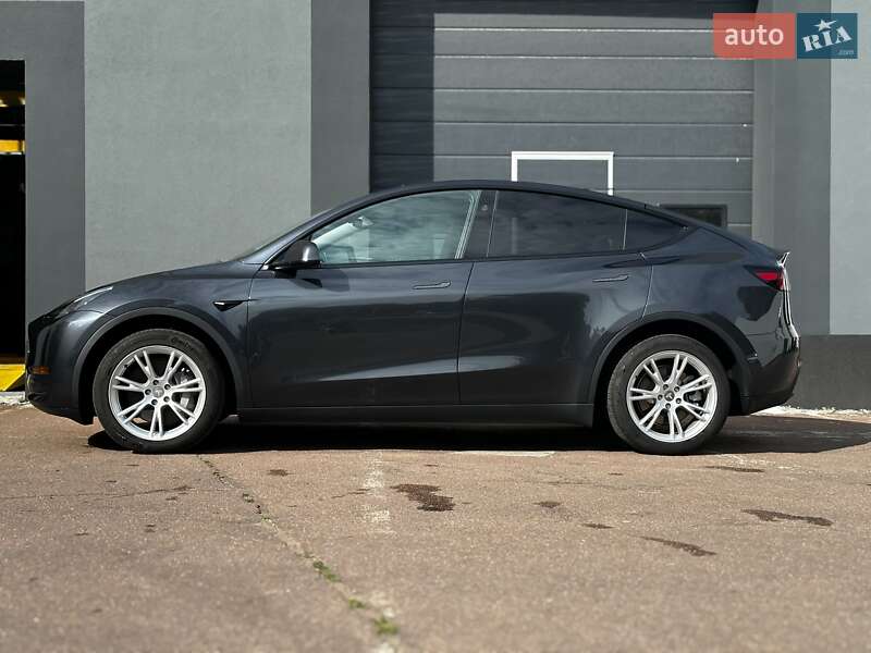 Внедорожник / Кроссовер Tesla Model Y 2024 в Киеве