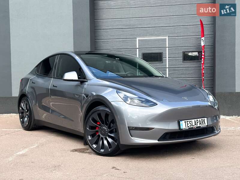 Tesla Model Y 2024