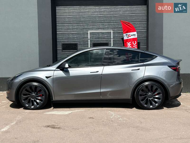 Позашляховик / Кросовер Tesla Model Y 2024 в Києві