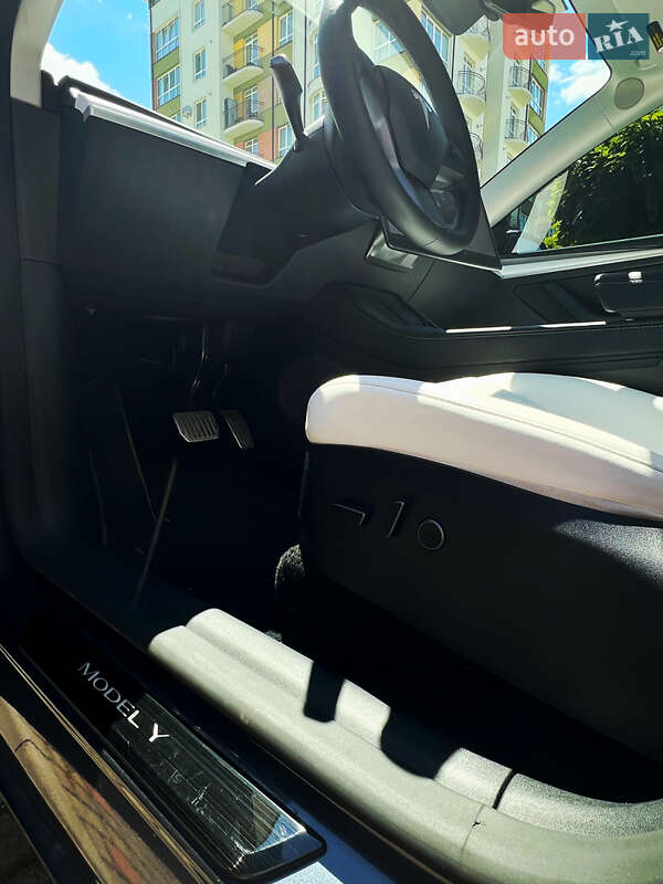Внедорожник / Кроссовер Tesla Model Y 2023 в Ивано-Франковске