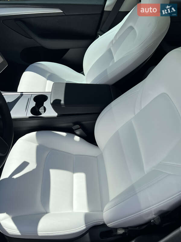 Внедорожник / Кроссовер Tesla Model Y 2023 в Ивано-Франковске