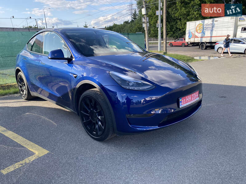 Внедорожник / Кроссовер Tesla Model Y 2024 в Киеве