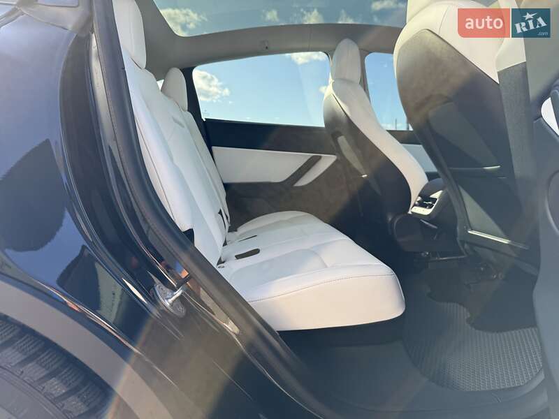Внедорожник / Кроссовер Tesla Model Y 2021 в Ровно