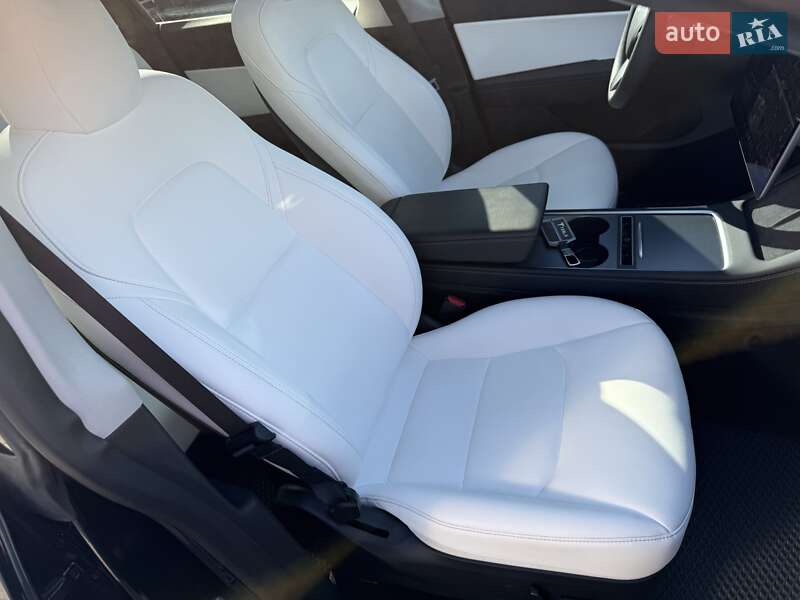Внедорожник / Кроссовер Tesla Model Y 2021 в Ровно