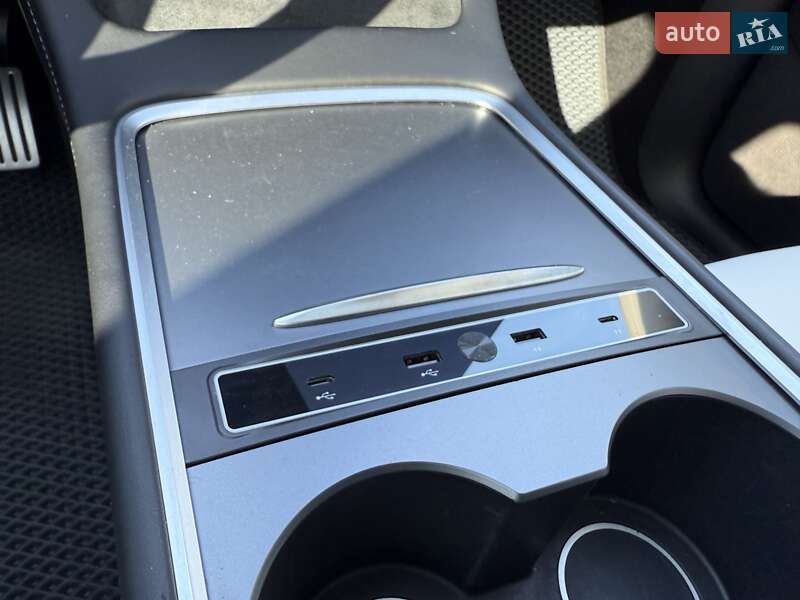 Внедорожник / Кроссовер Tesla Model Y 2021 в Ровно