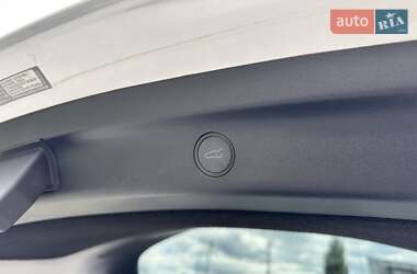 Внедорожник / Кроссовер Tesla Model Y 2021 в 