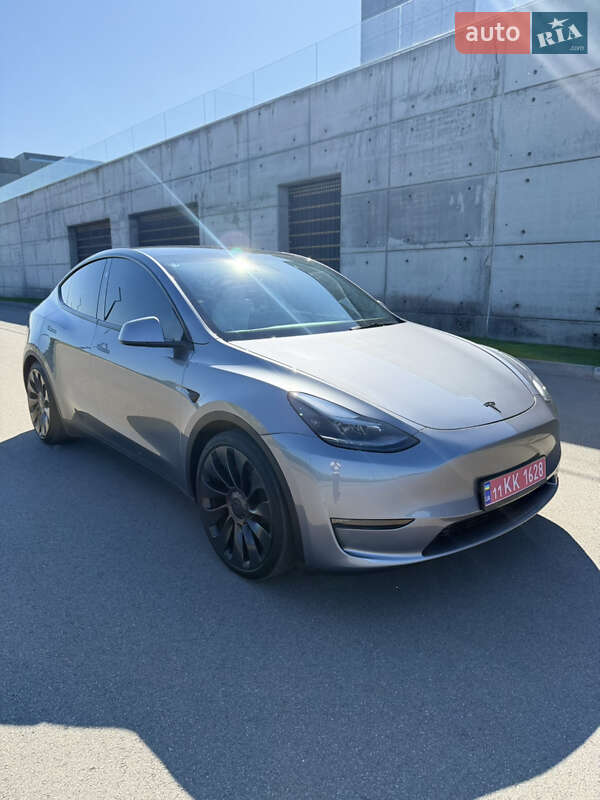 Внедорожник / Кроссовер Tesla Model Y 2024 в Киеве