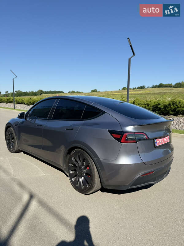 Внедорожник / Кроссовер Tesla Model Y 2024 в Киеве