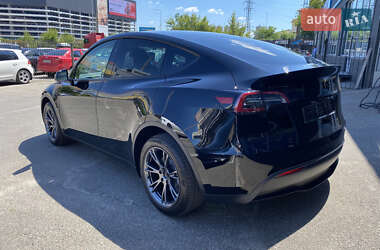 Позашляховик / Кросовер Tesla Model Y 2024 в 