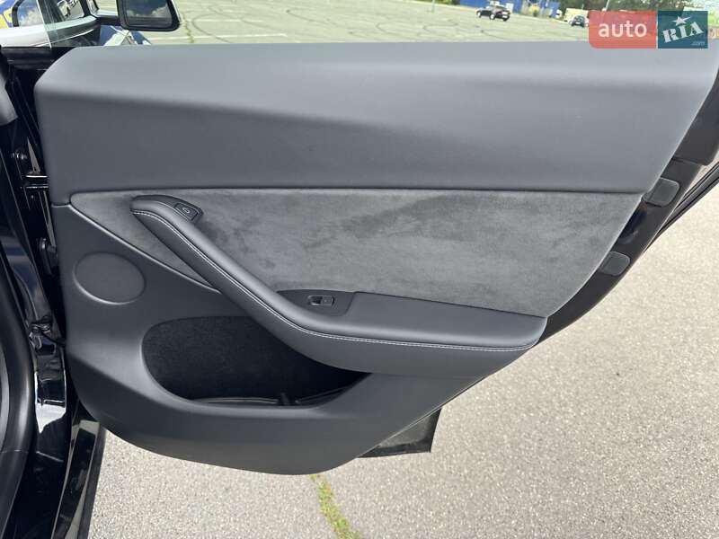 Внедорожник / Кроссовер Tesla Model Y 2024 в Днепре