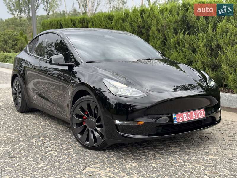 Tesla Model Y 2024