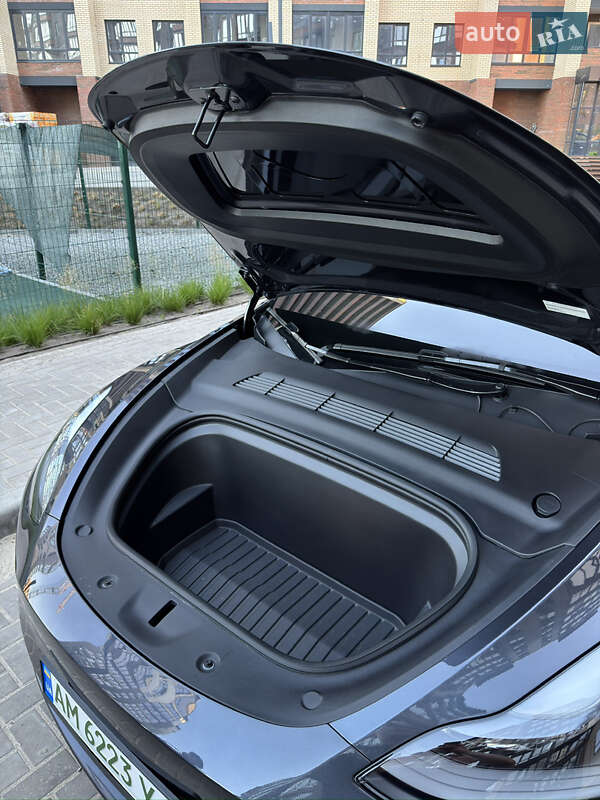 Внедорожник / Кроссовер Tesla Model Y 2024 в Житомире