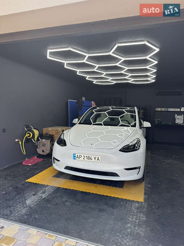 Внедорожник / Кроссовер Tesla Model Y 2023 в Запорожье