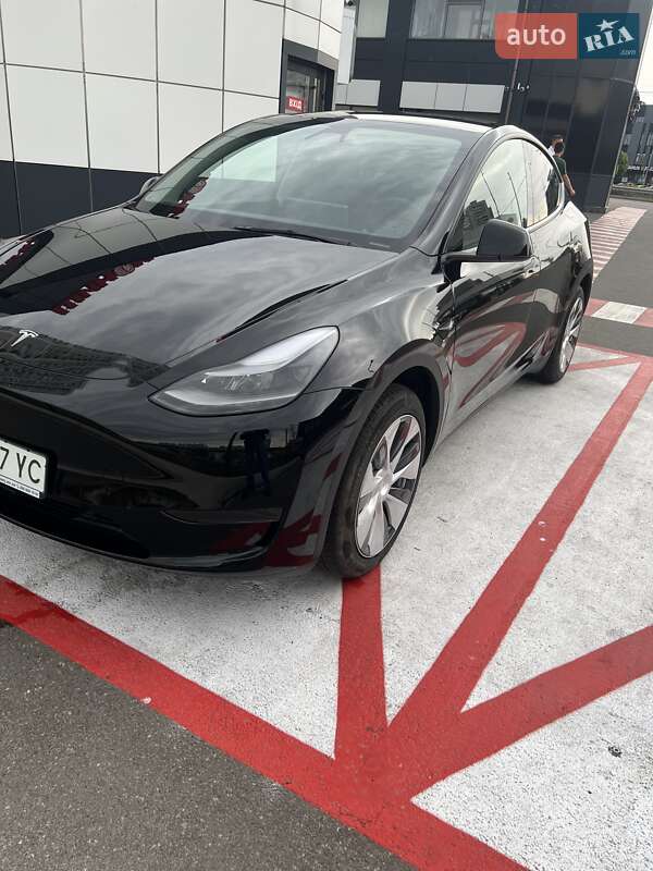 Внедорожник / Кроссовер Tesla Model Y 2024 в 
