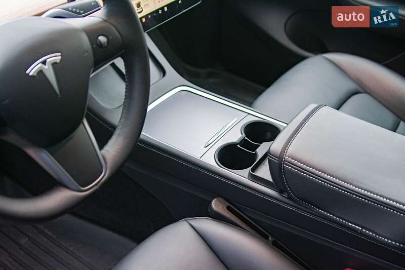 Внедорожник / Кроссовер Tesla Model Y 2022 в Киеве