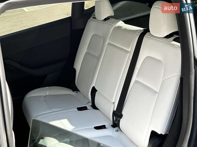 Внедорожник / Кроссовер Tesla Model Y 2023 в Киеве