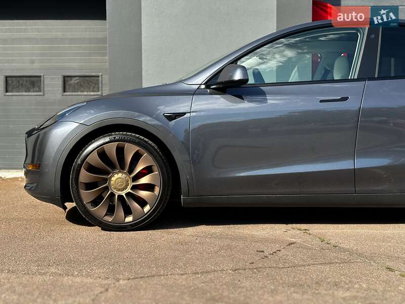 Внедорожник / Кроссовер Tesla Model Y 2023 в Киеве