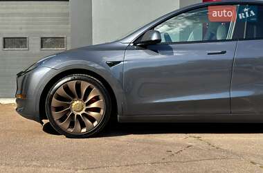 Позашляховик / Кросовер Tesla Model Y 2023 в 