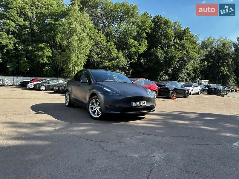 Tesla Model Y 2023