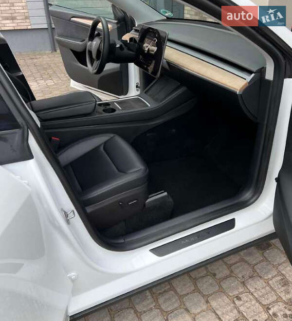 Позашляховик / Кросовер Tesla Model Y 2023 в Львові