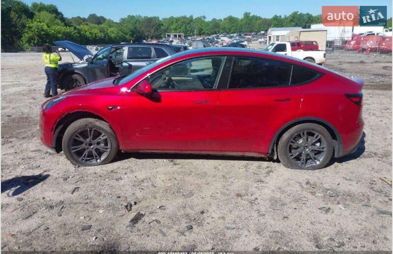 Позашляховик / Кросовер Tesla Model Y 2024 в 