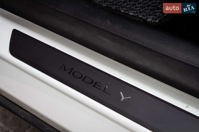 Внедорожник / Кроссовер Tesla Model Y 2021 в Львове