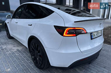 Внедорожник / Кроссовер Tesla Model Y 2023 в 