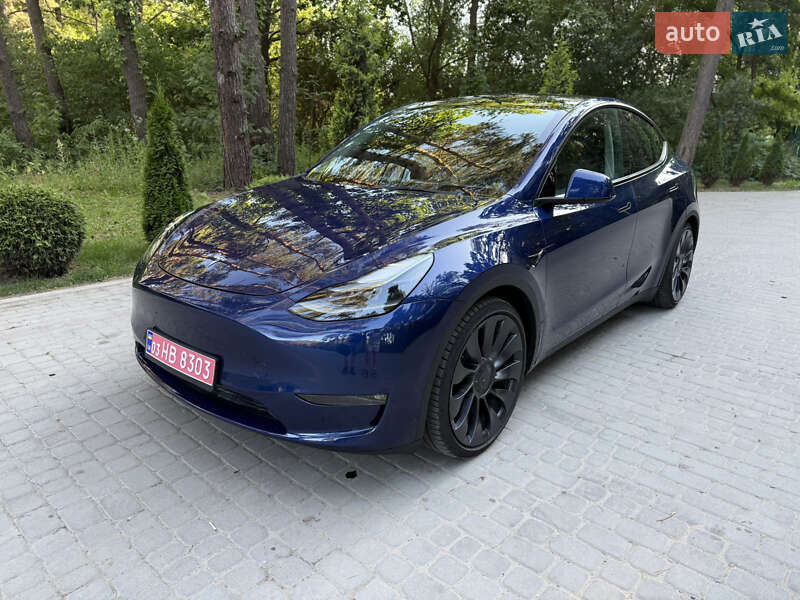 Внедорожник / Кроссовер Tesla Model Y 2023 в Львове