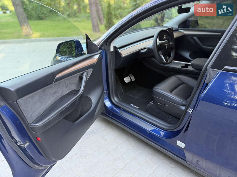 Внедорожник / Кроссовер Tesla Model Y 2023 в Львове