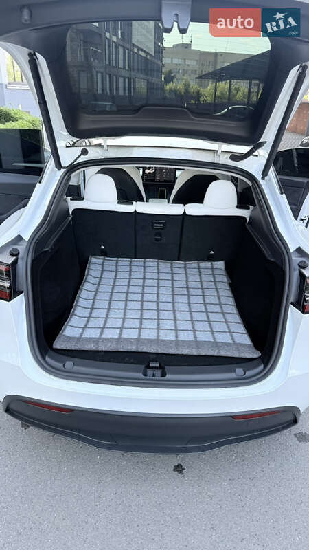 Внедорожник / Кроссовер Tesla Model Y 2024 в Харькове