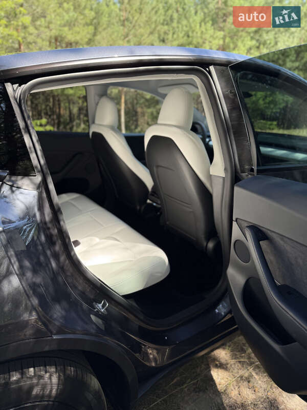 Внедорожник / Кроссовер Tesla Model Y 2023 в Киеве