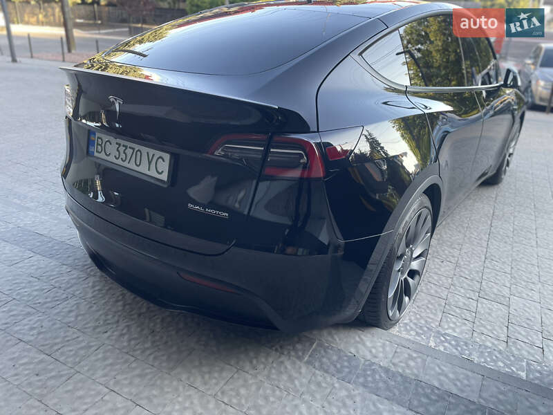 Позашляховик / Кросовер Tesla Model Y 2021 в Львові