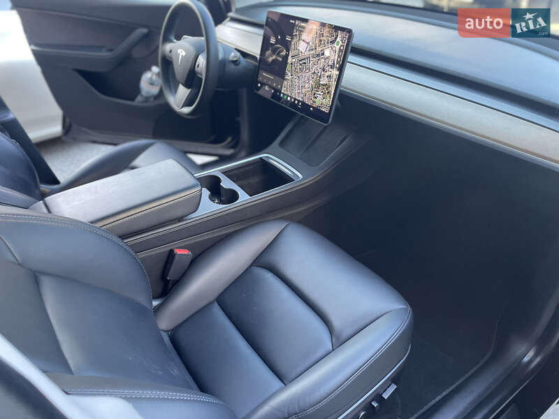 Позашляховик / Кросовер Tesla Model Y 2021 в Львові