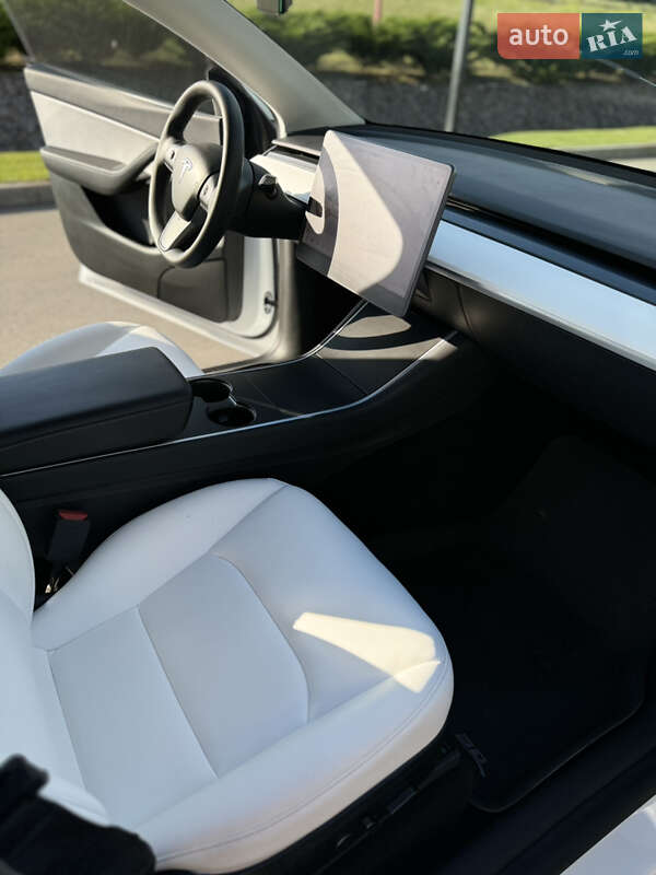 Внедорожник / Кроссовер Tesla Model Y 2020 в Киеве
