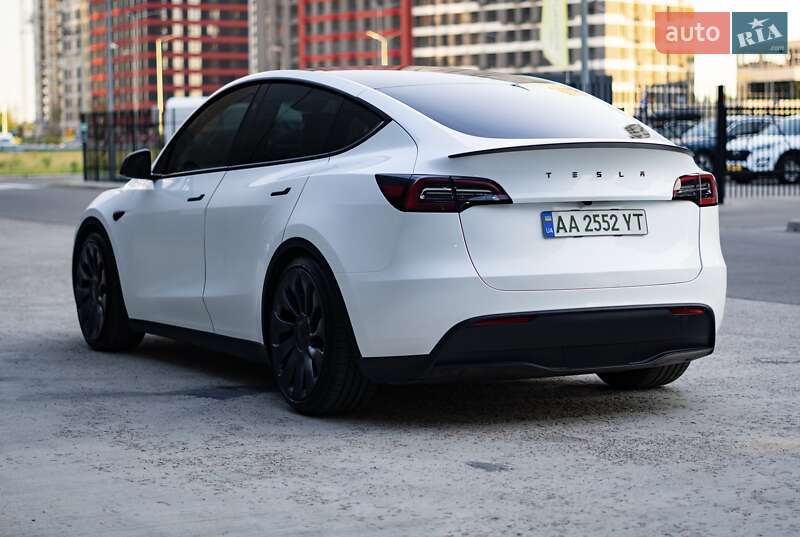 Внедорожник / Кроссовер Tesla Model Y 2024 в Киеве