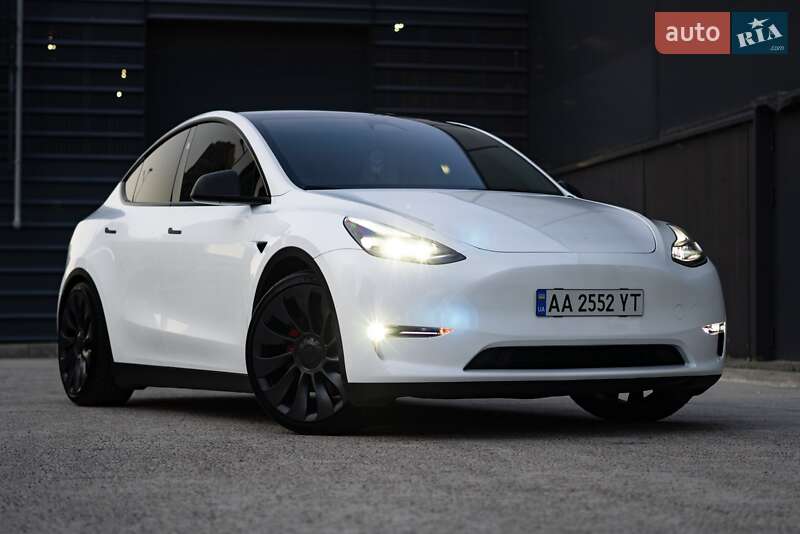 Внедорожник / Кроссовер Tesla Model Y 2024 в Киеве