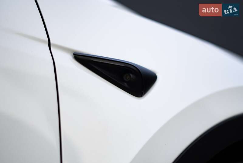 Внедорожник / Кроссовер Tesla Model Y 2024 в Киеве