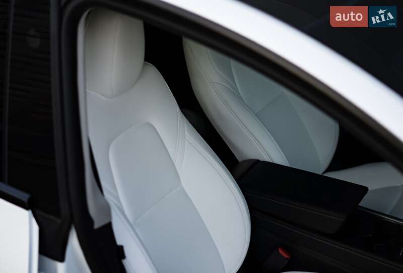Внедорожник / Кроссовер Tesla Model Y 2024 в Киеве