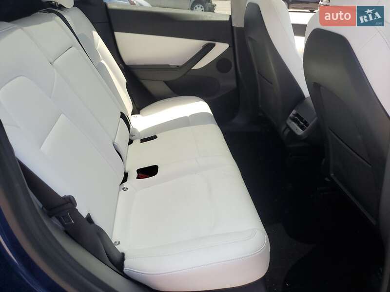 Внедорожник / Кроссовер Tesla Model Y 2021 в Черновцах