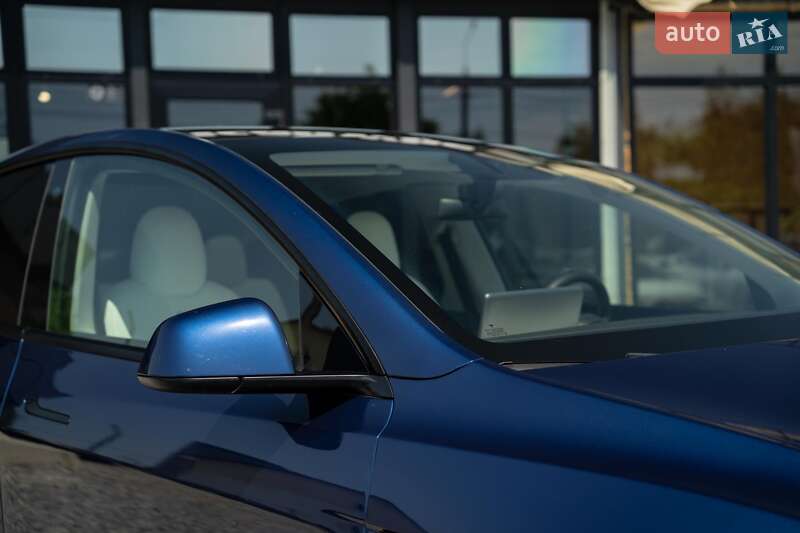 Позашляховик / Кросовер Tesla Model Y 2021 в Чернівцях